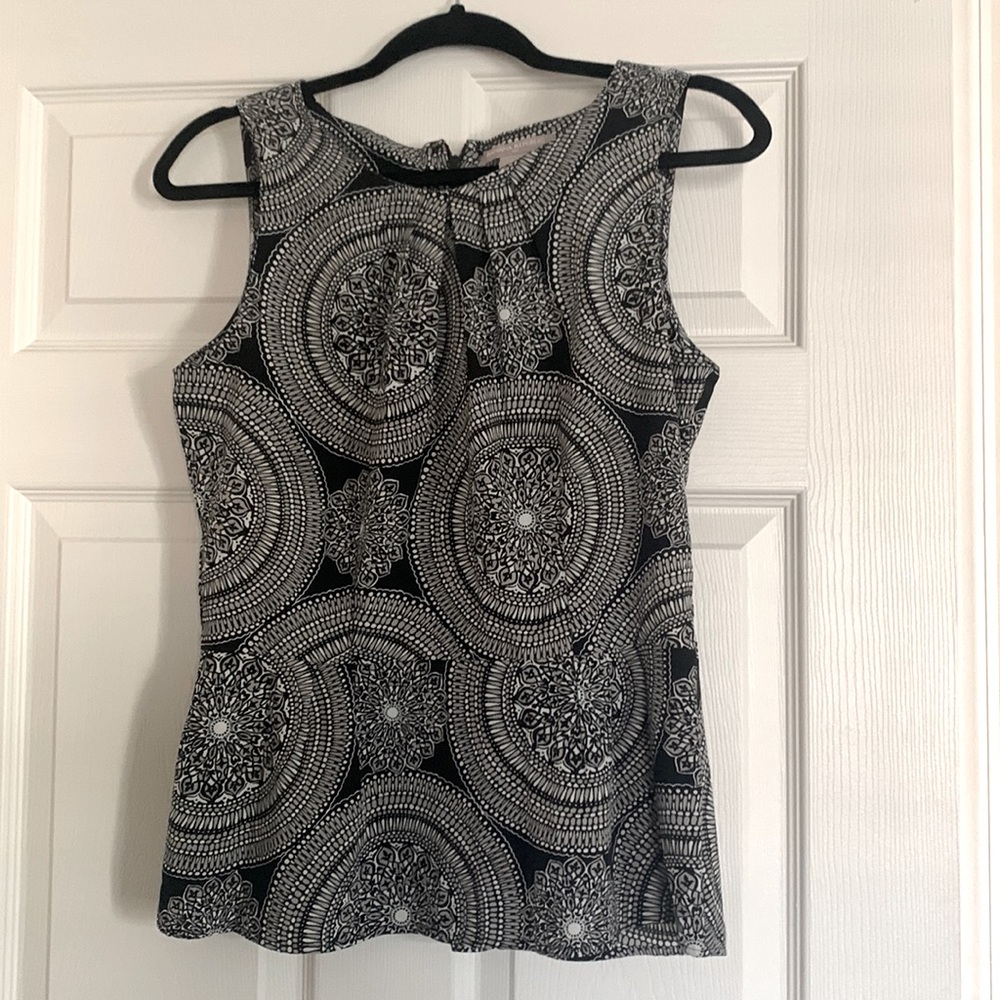 Banana Republic Print sleeveless blouse Size 6.
